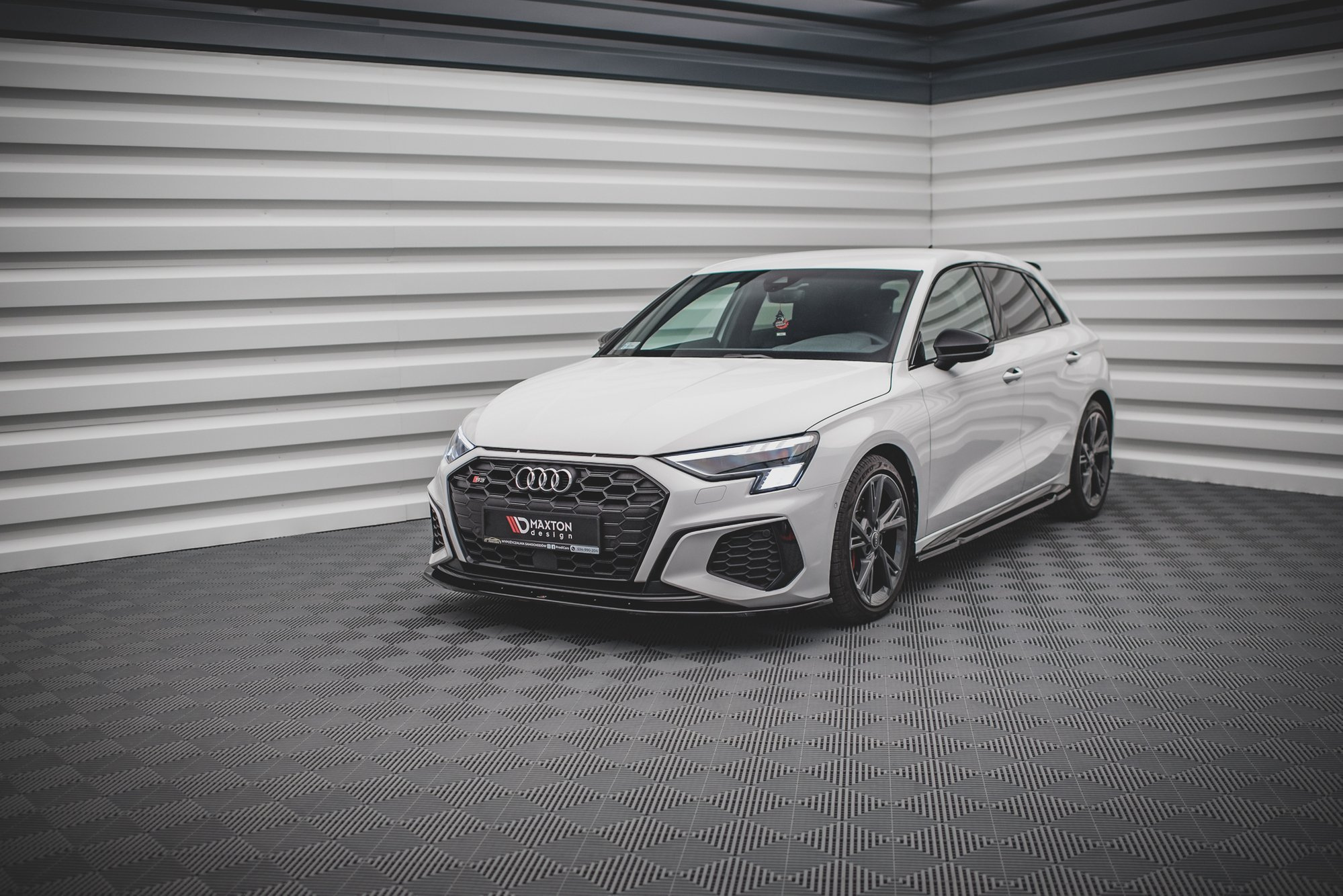 Voorspoiler Audi S3 / A3 S-Line 8Y Glanzend zwart V.1