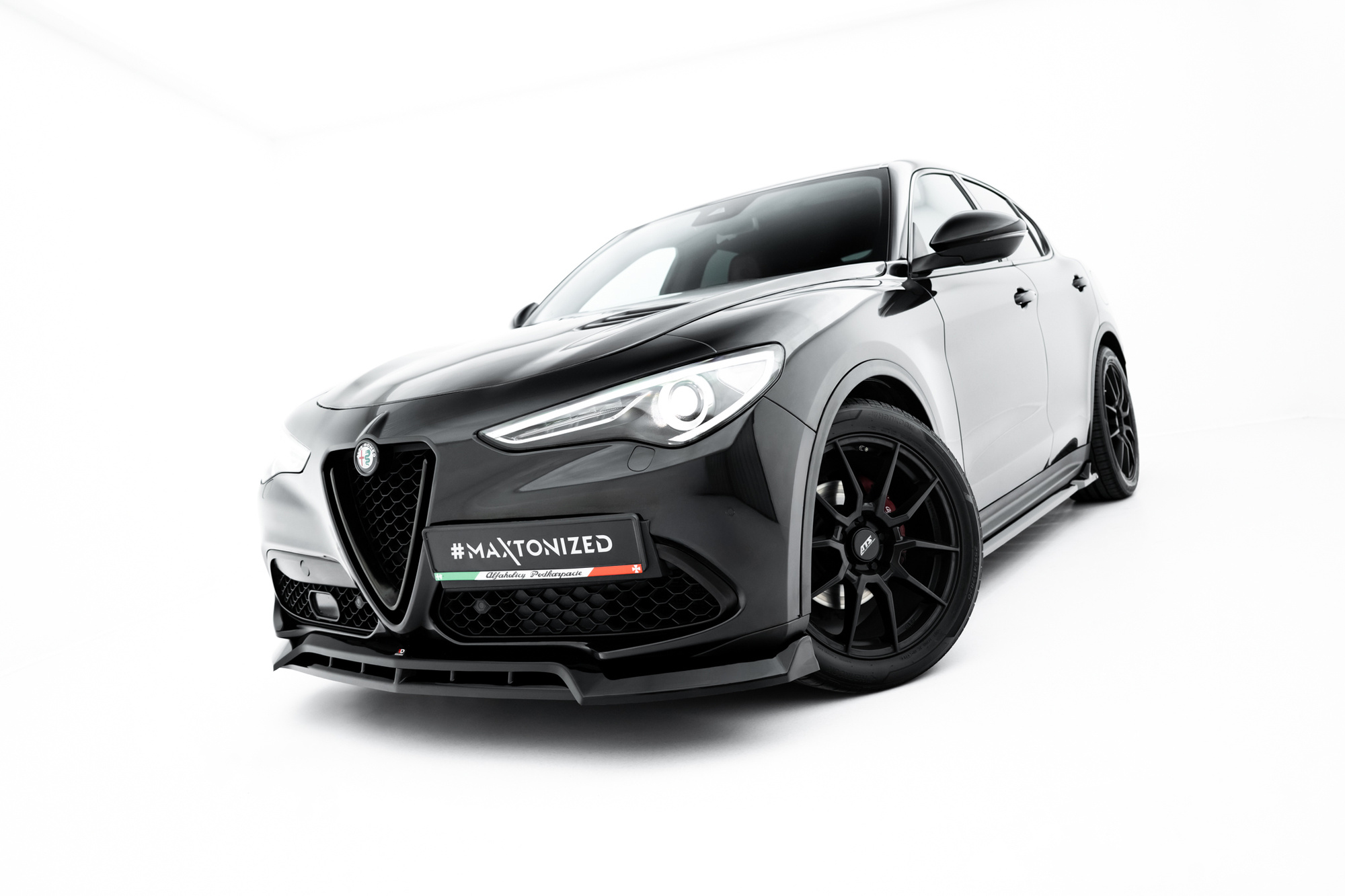 Bodykit Alfa Romeo Stelvio MK1 Maxton Glanzend zwart
