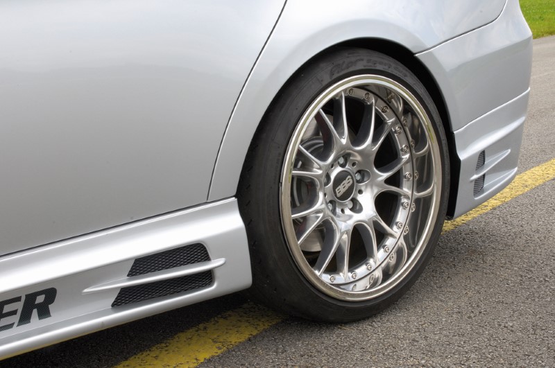 Zijskirts passend voor BMW E60 met 2 schacht en 2 uitsnedes Rieger