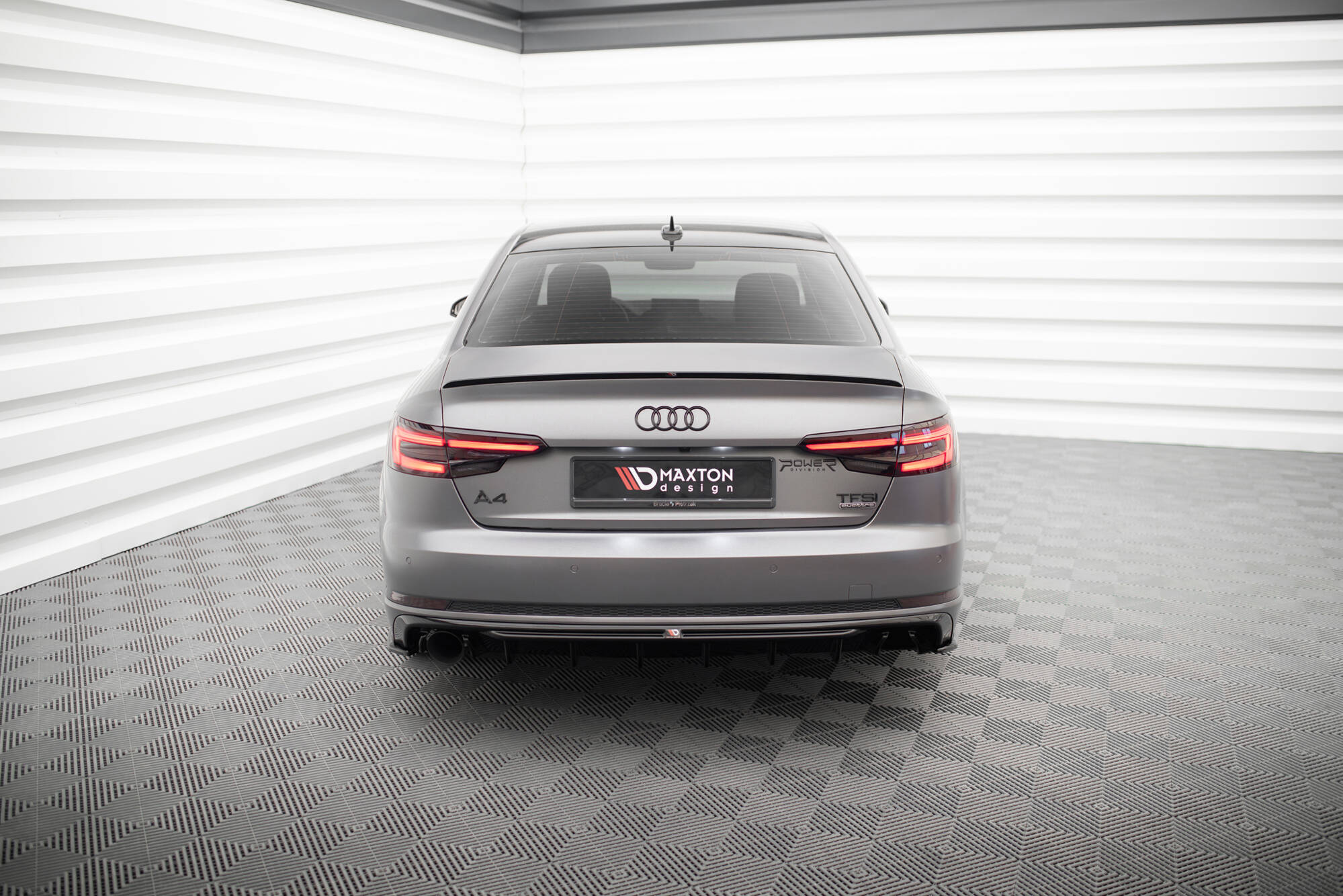 Achter Diffuser passend voor Audi A4 S-line B9 Maxton Glanzend zwart