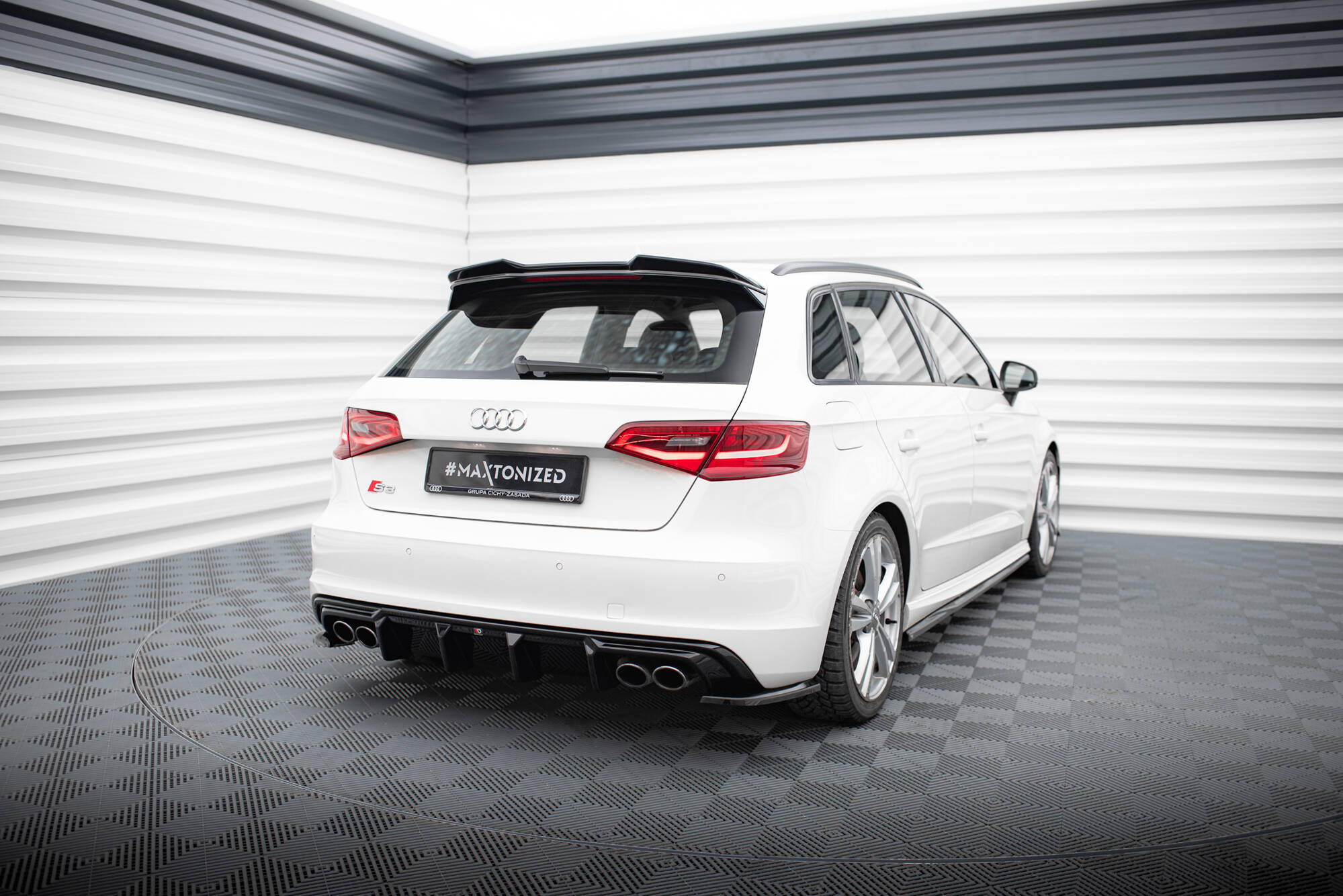 Achter Diffuser passend voor Audi S3 Sportback 8V Maxton Glanzend zwart