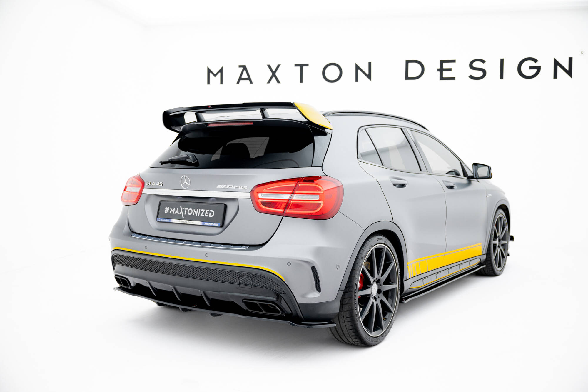 Bodykit passend voor Mercedes-Benz GLA 45 AMG Off-roader X156 Maxton Glanzend zwart