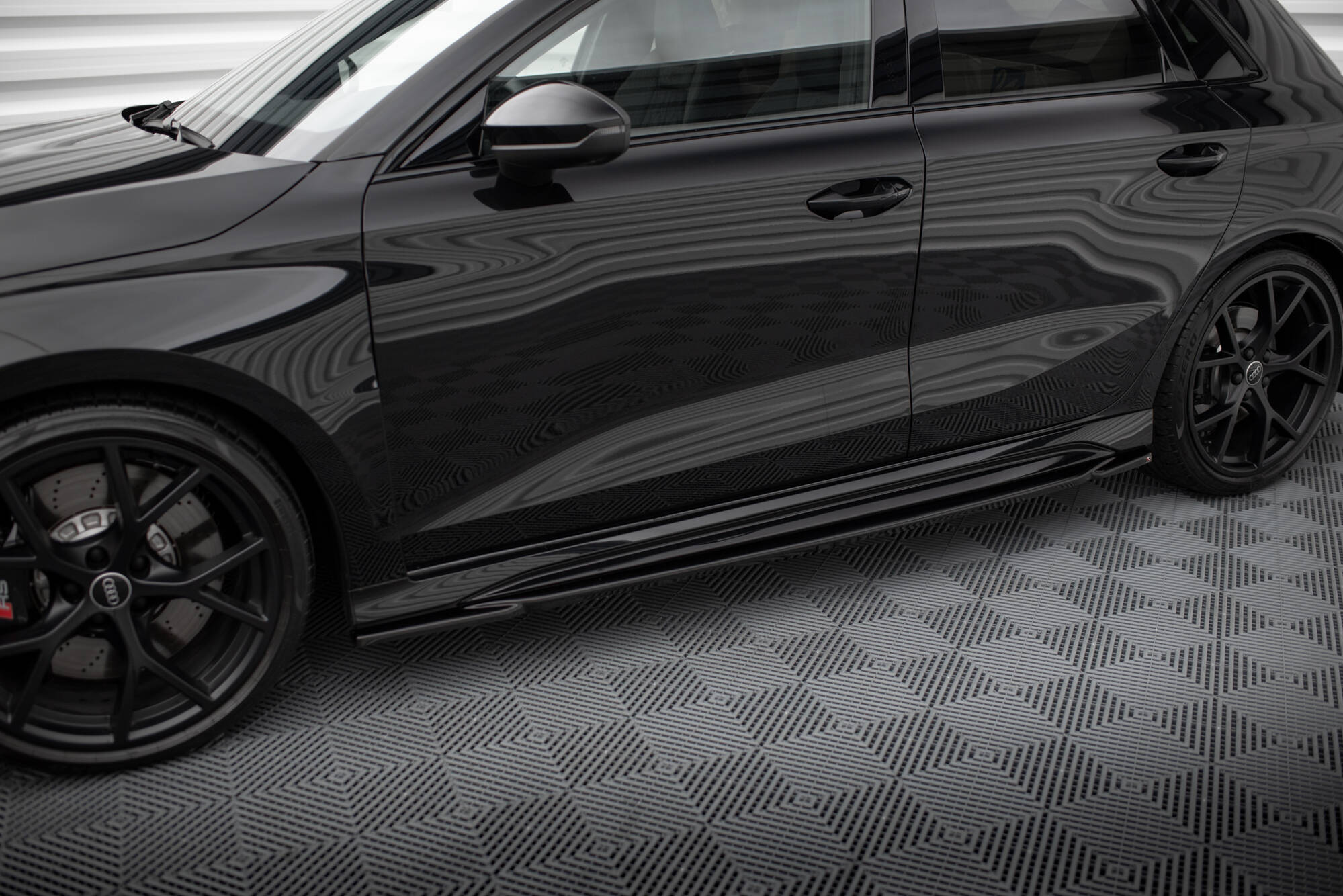 Bodykit passend voor Audi RS3 Sportback 8Y Maxton Glanzend zwart