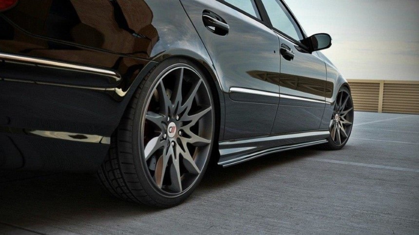 Zijskirts passend voor Mercedes E W211 AMG Maxton Design glans zwart
