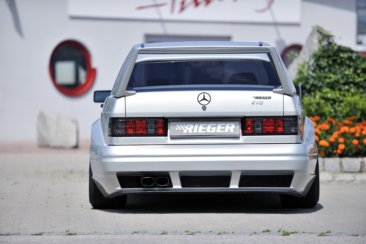 Bodykit passend voor Mercedes W201 190E Rieger EVO Look Widebody
