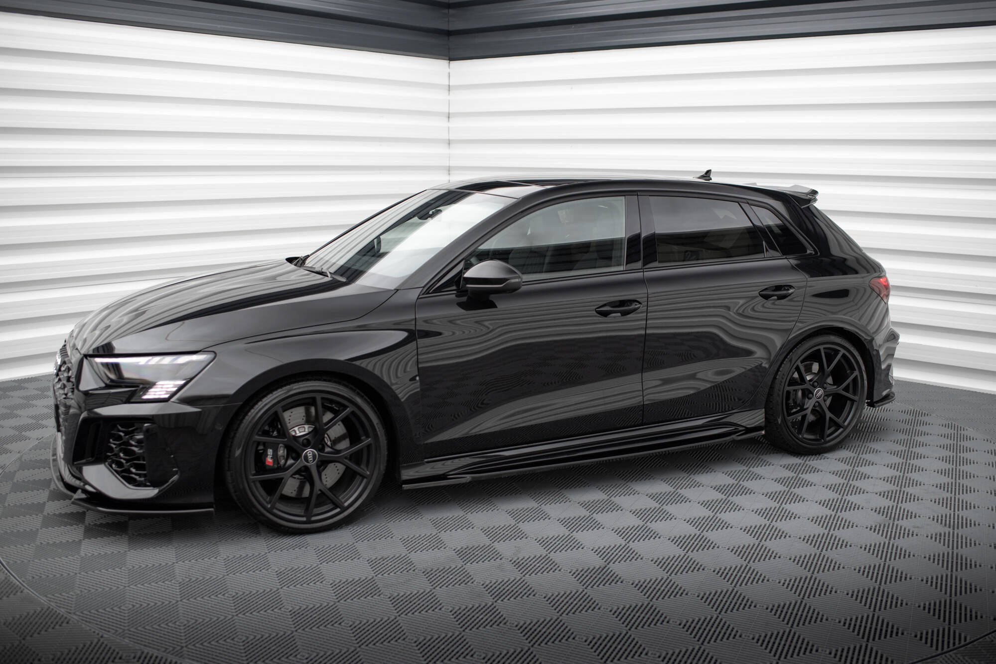 Bodykit passend voor Audi RS3 Sportback 8Y Maxton Glanzend zwart