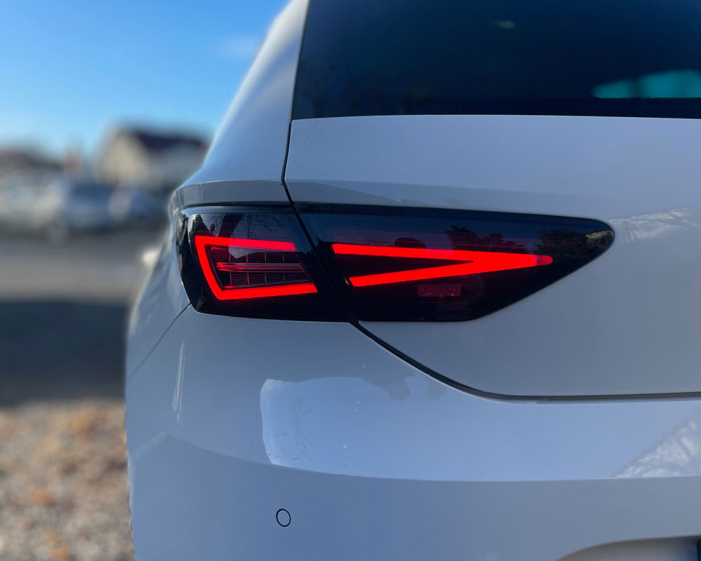 Achterlichten passend voor Seat Leon III 3 5F 12-20 zwart/smoke dynamisch voor halogeen