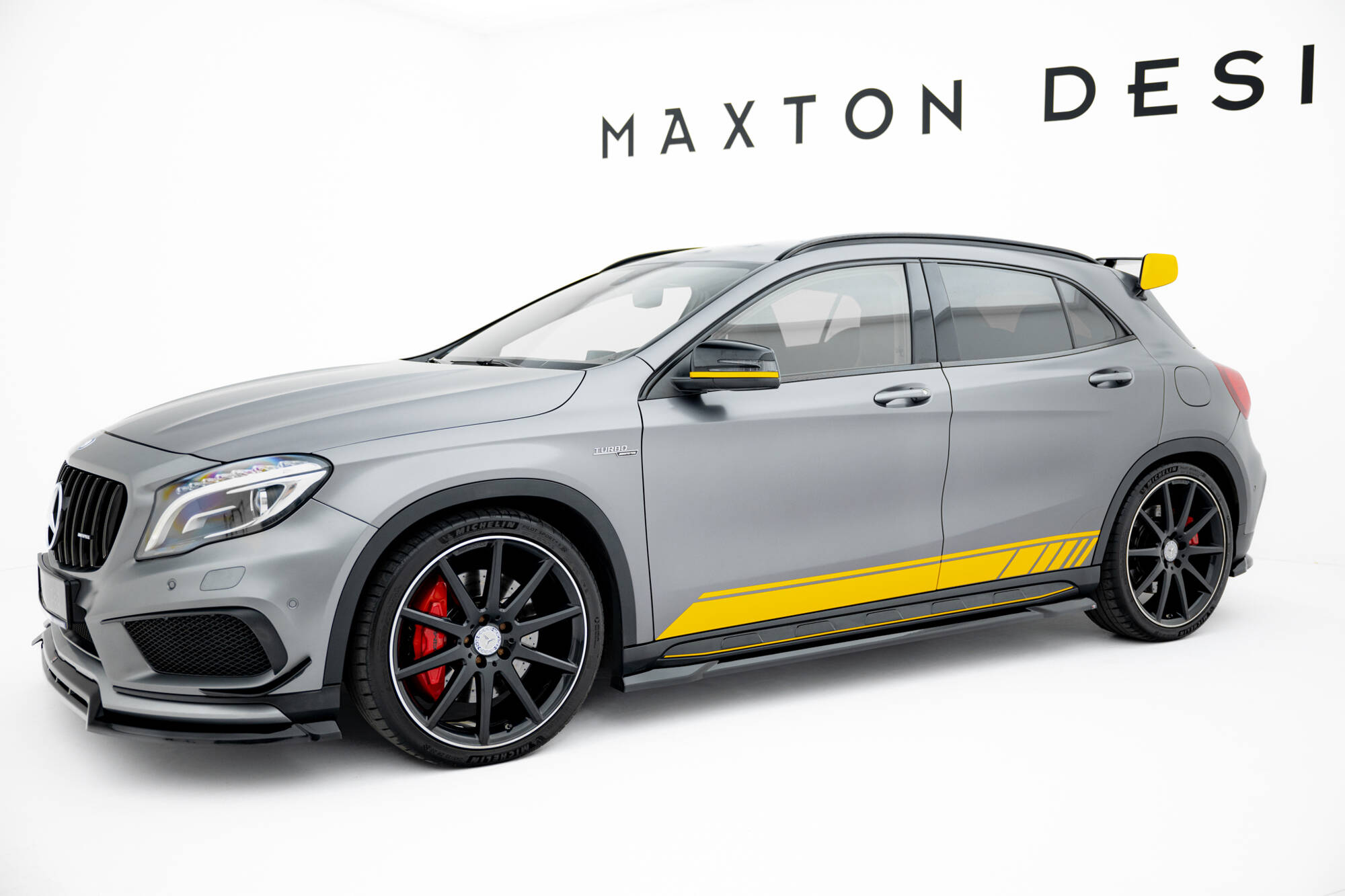 Bodykit passend voor Mercedes-Benz GLA 45 AMG Off-roader X156 Maxton Glanzend zwart