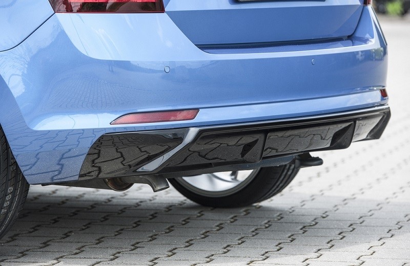 Achterbumper Diffuser Glossy Black Skoda Rapid Spaceback NH