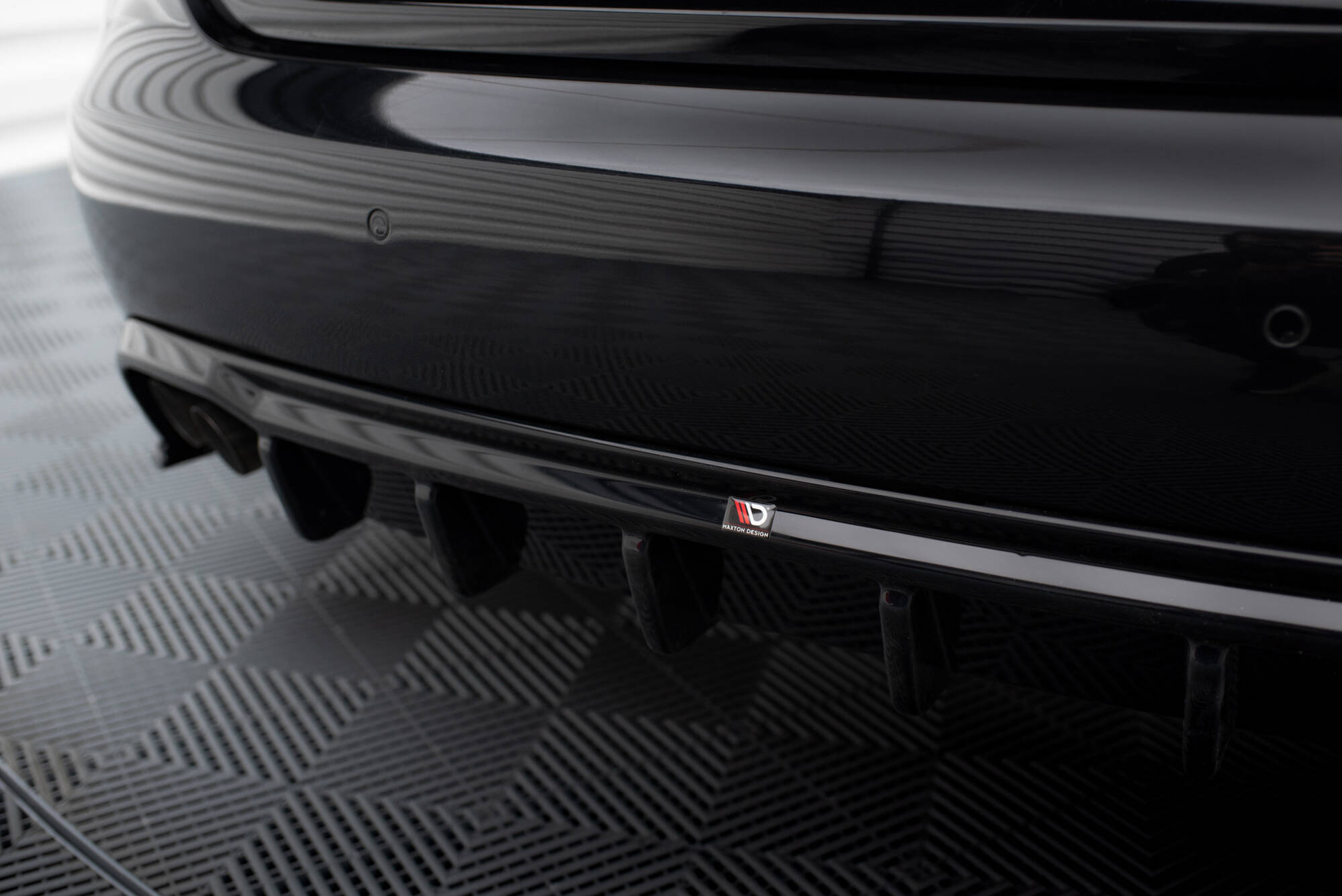 Achter Diffuser passend voor Audi A4 B8 07-11 Maxton Glans zwart (enkelzijdige versie met dubbele uitlaat)