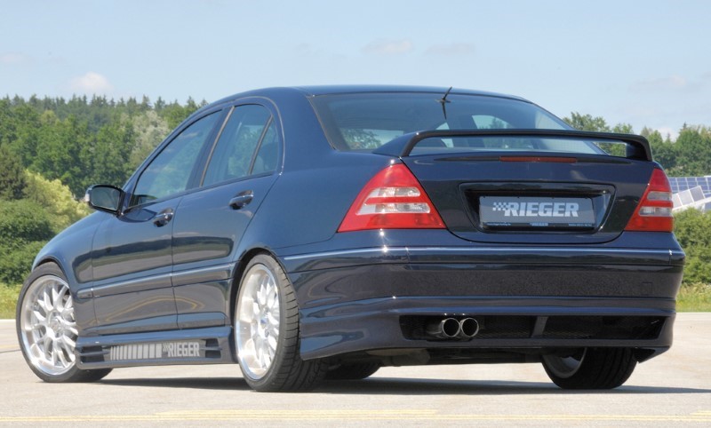 Zijskirts passend voor Mercedes W203 met 2 schacht en 2 uitsnedes Rieger