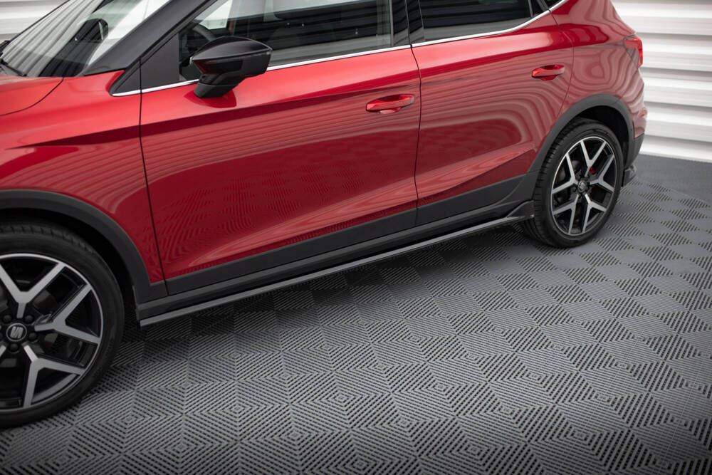 Zijskirts passend voor Seat Arona FR Maxton Glans Zwart