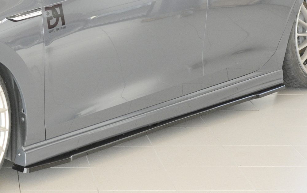 Zijskirts passend voor Volkswagen Golf 8 Rieger glans zwart