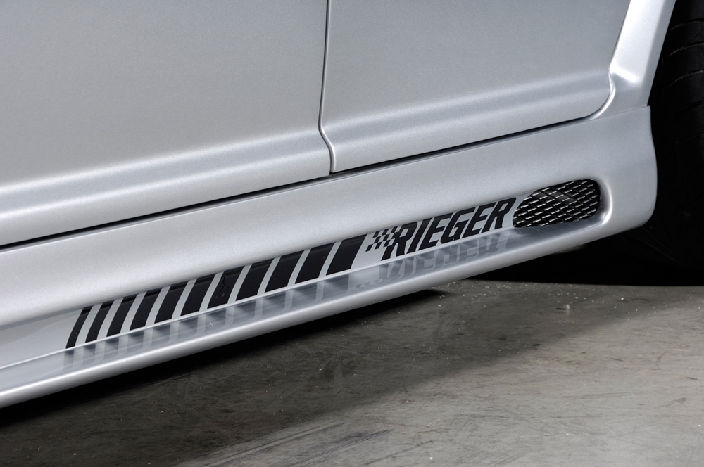 Zijskirts passend voor VW Golf IV Rieger met uitsnede