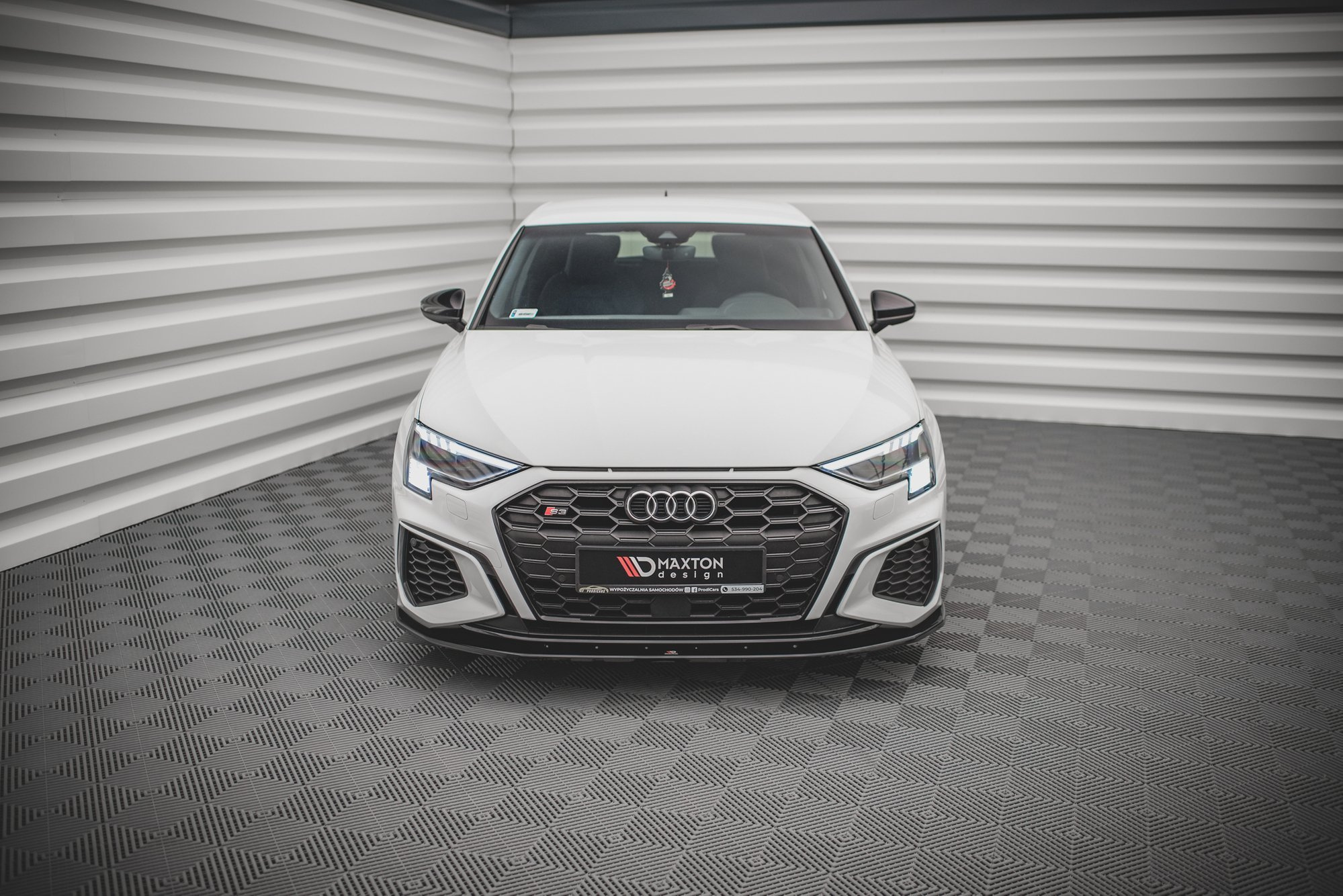 Voorspoiler Audi S3 / A3 S-Line 8Y Glanzend zwart V.1