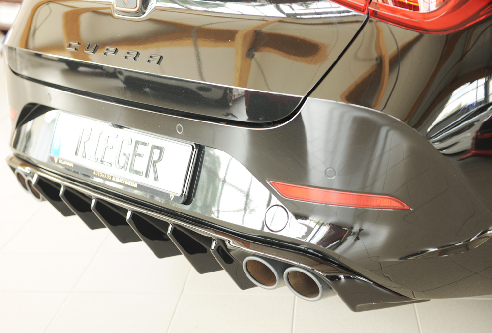 Achterdiffuser voor Cupra León (KL) met trekhaak (09.20-06.24) glans zwart