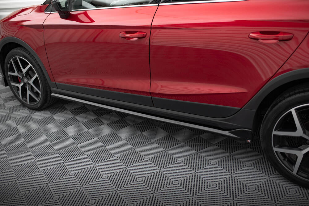 Zijskirts passend voor Seat Arona FR Maxton Glans Zwart