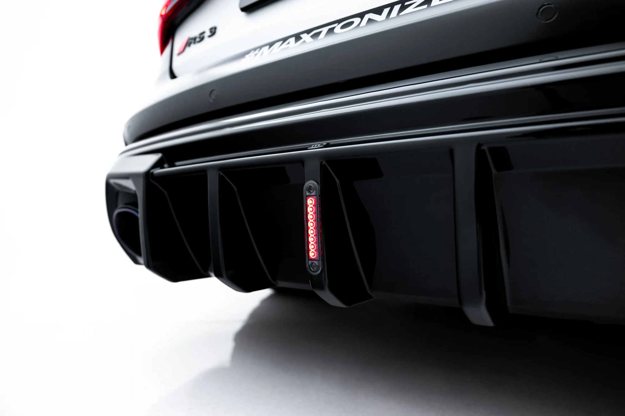 Diffuser passend voor Audi RS3 Sedan 8Y Facelift Maxton Glans Zwart met LED