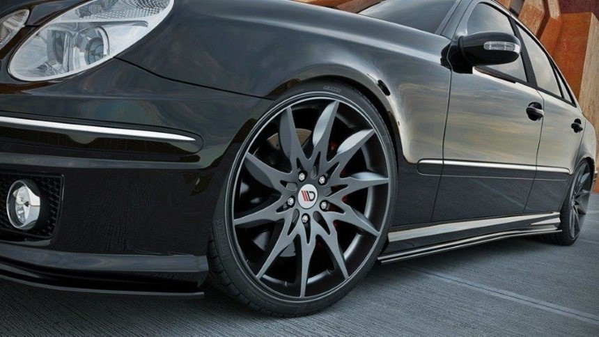 Zijskirts passend voor Mercedes E W211 AMG Maxton Design glans zwart